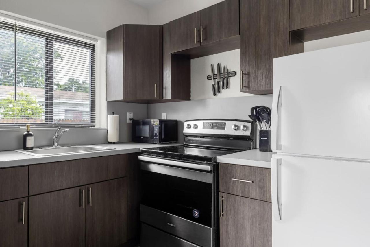 Unit 1 Cozy 1BR Apt with Parking - 3