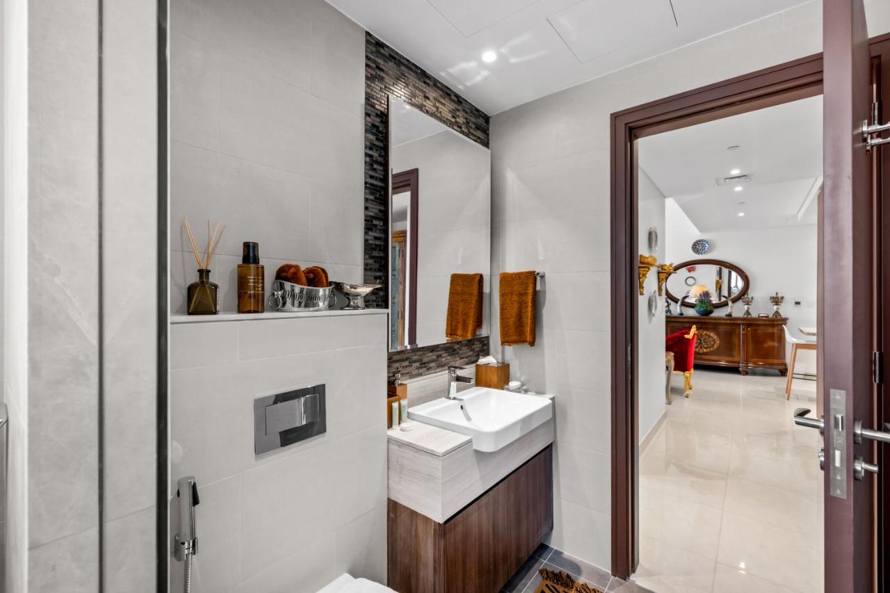 Elegant 3 BR plus Maids Infinity Pool Burj View - 3