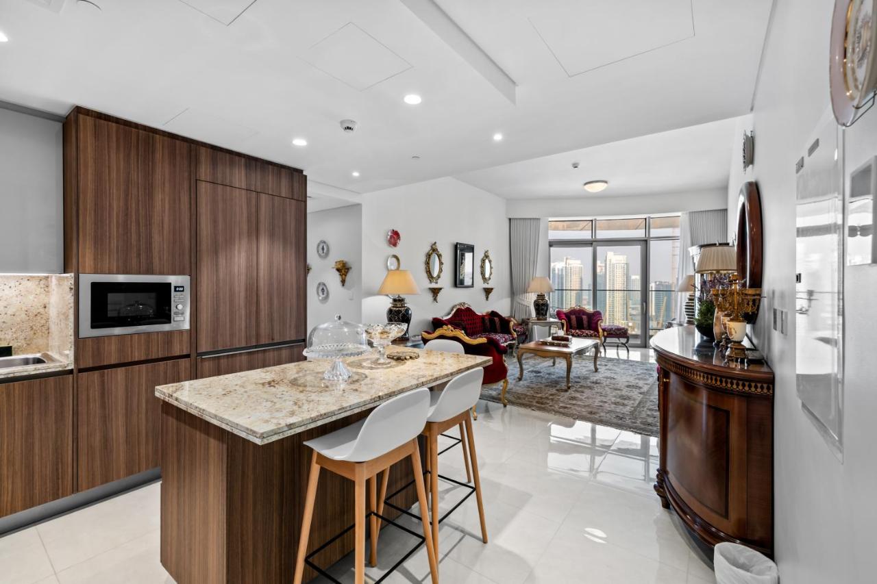 Elegant 3 BR plus Maids Infinity Pool Burj View - 4