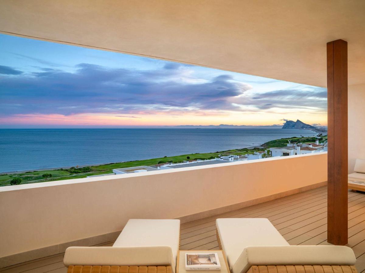 3 BEDROOM SEA VIEW SUITE 3 King with Pool and Hot Tub - 290sm, full kitchen, living area