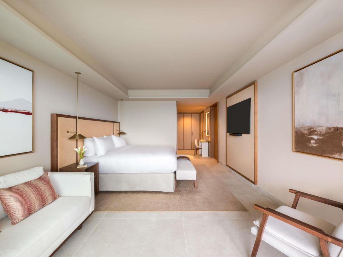 SIGNATURE SEA VIEW STUDIO SUITE 1 King with Pool - 130sm, large outdoor area, large pool