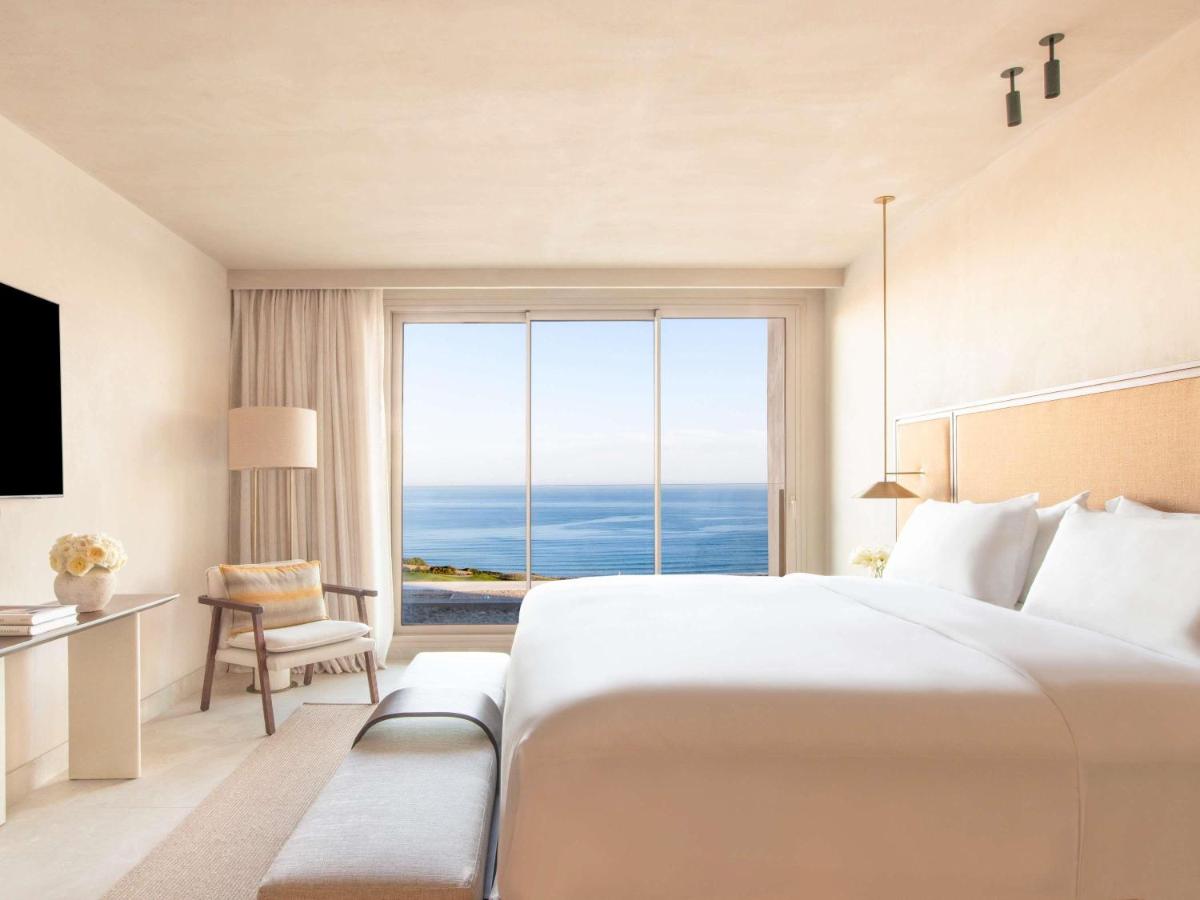 SEA VIEW 1 BEDROOM SUITE King - 83sm, living room, separate bedroom, outdoor terrace