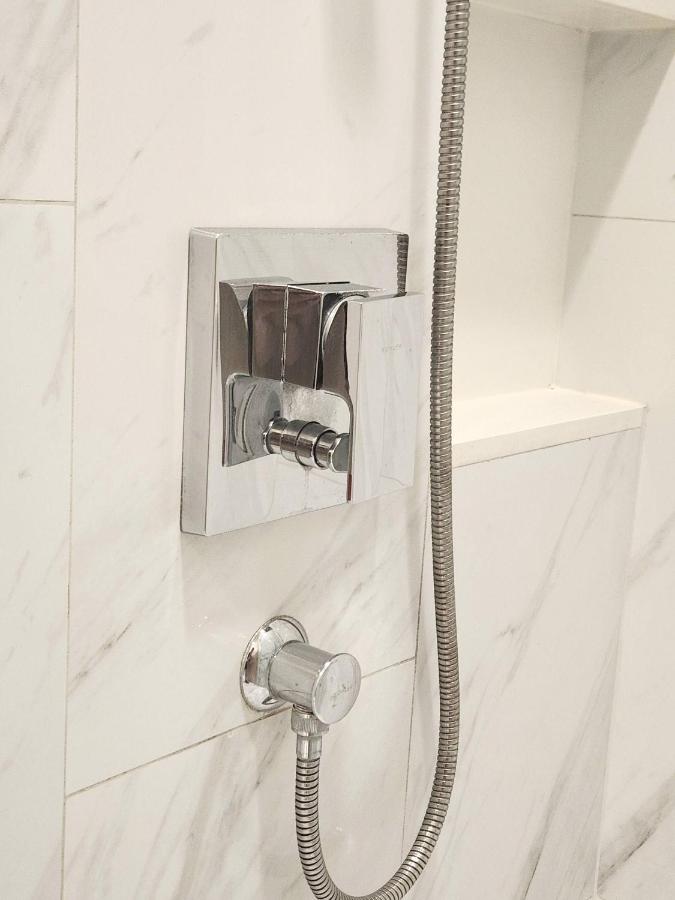 Prime 1BR in Sukhumvit 11 CentralStylishModern - 3