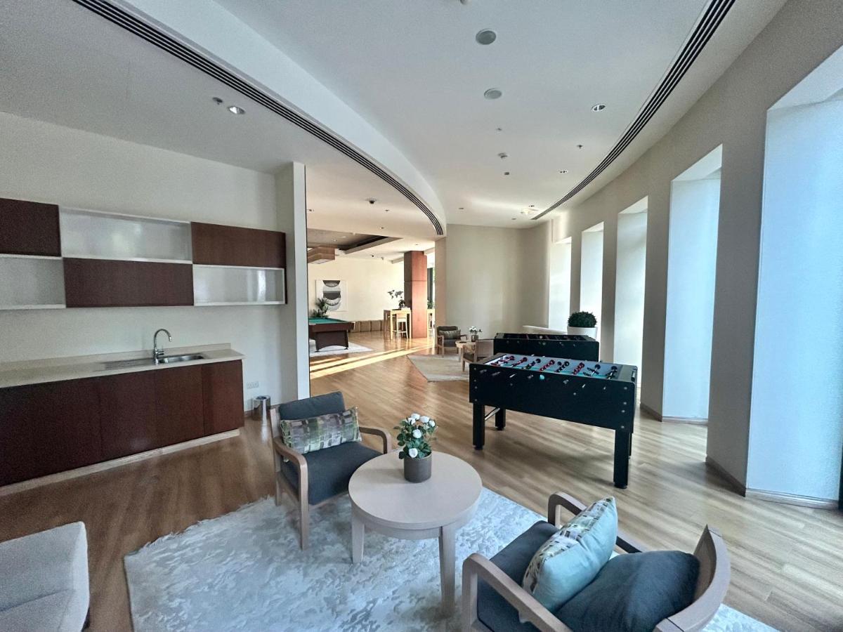 Private room in 3BR Ultra-Luxury-High-Rise Apartment next to BURJ KHALIFA, DUBAI MALL - 5