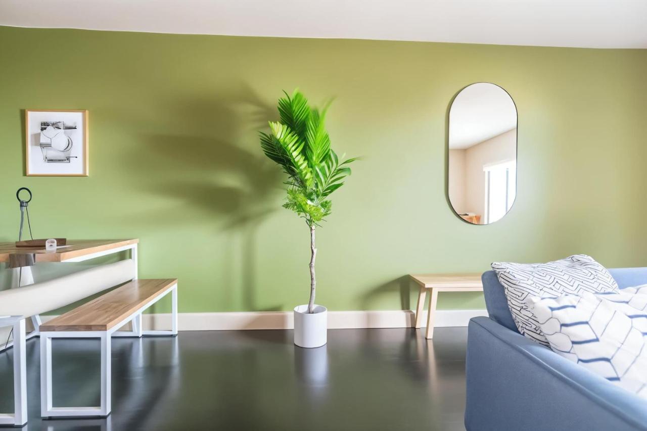 Boulevard Stays Relaxed 1BR King Suite Near Downtown Pool & Gym Access - 3