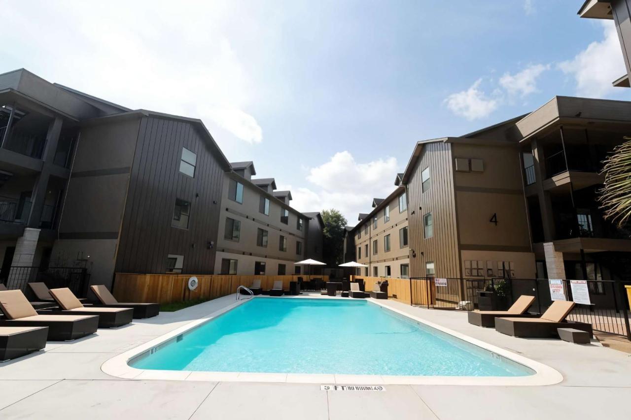 Boulevard Stays Relaxed 1BR King Suite Near Downtown Pool & Gym Access - 4