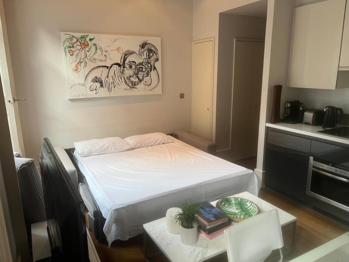 Mayfair warm house - 2