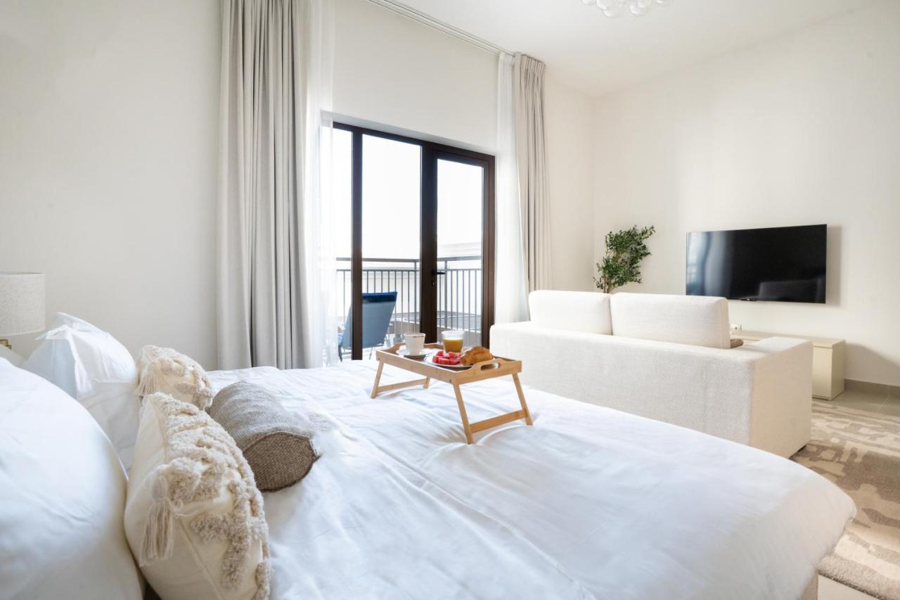 Elegant Studio apartment in Yas Golf collection with Balcony and Free parking l Near Yas water world & Ferrari World & Warner brothers - 5