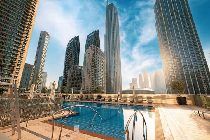 Vogue Vacation Homes, Downtown Forte near Dubai Mall and Burj Khalifa, Two-Bedroom Apartment with Balcony and City View, full access to all amenities