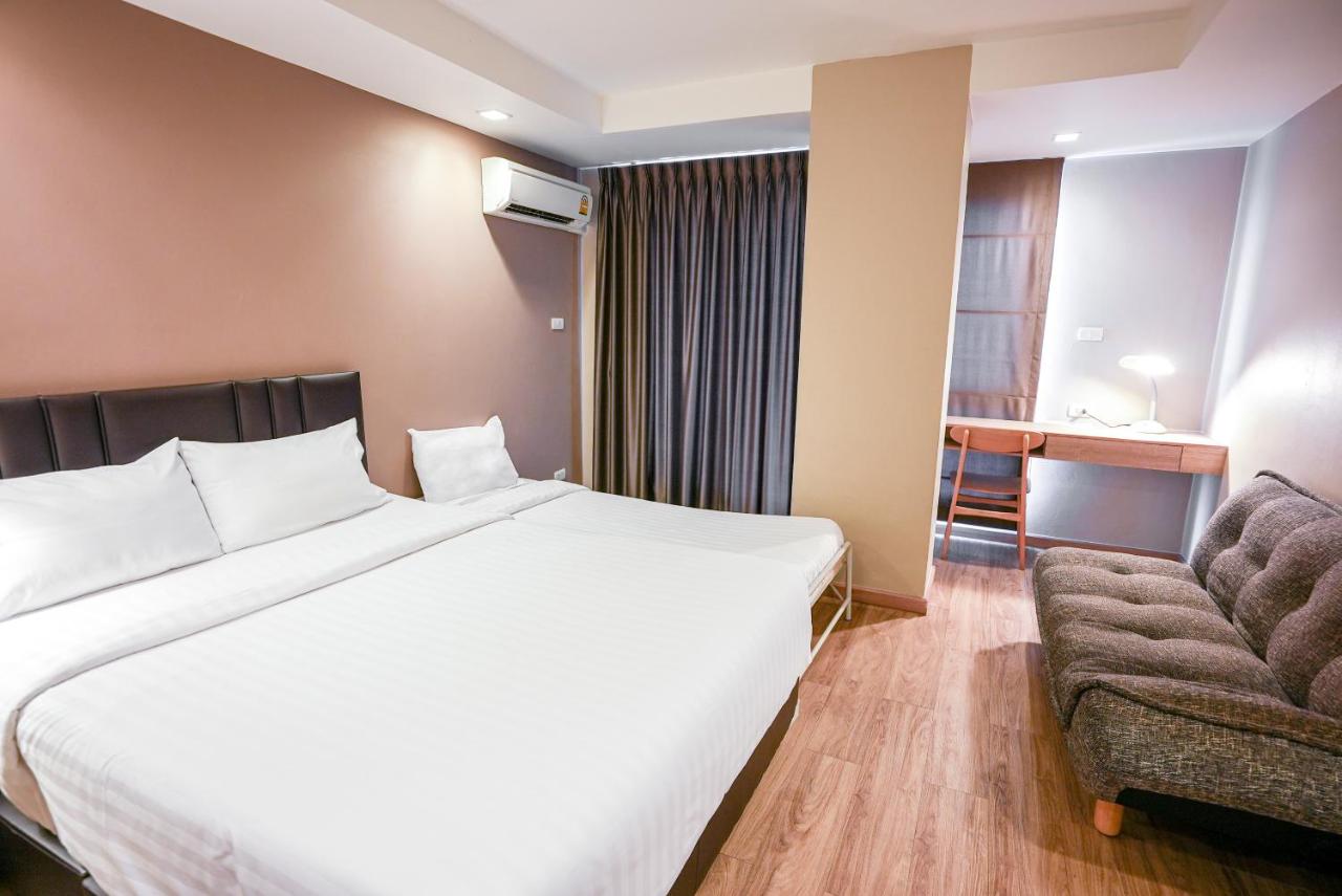 Baan Tanwa - MRT Ratchadapisek Exit 1 or 2 - 4