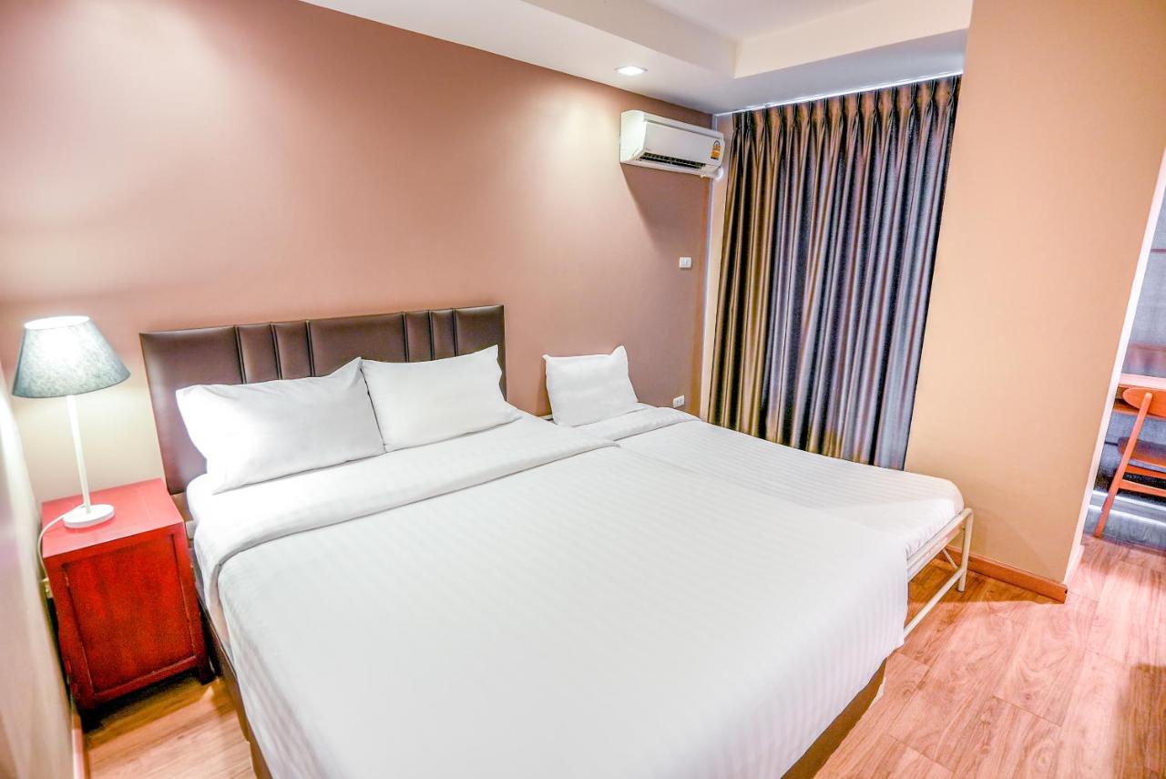 Baan Tanwa - MRT Ratchadapisek Exit 1 or 2 - 5