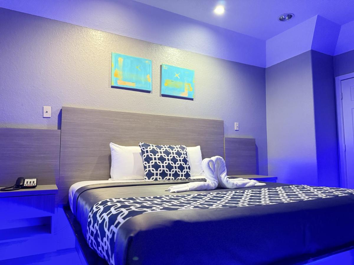 Island Suites Hobby Airport — photo 10