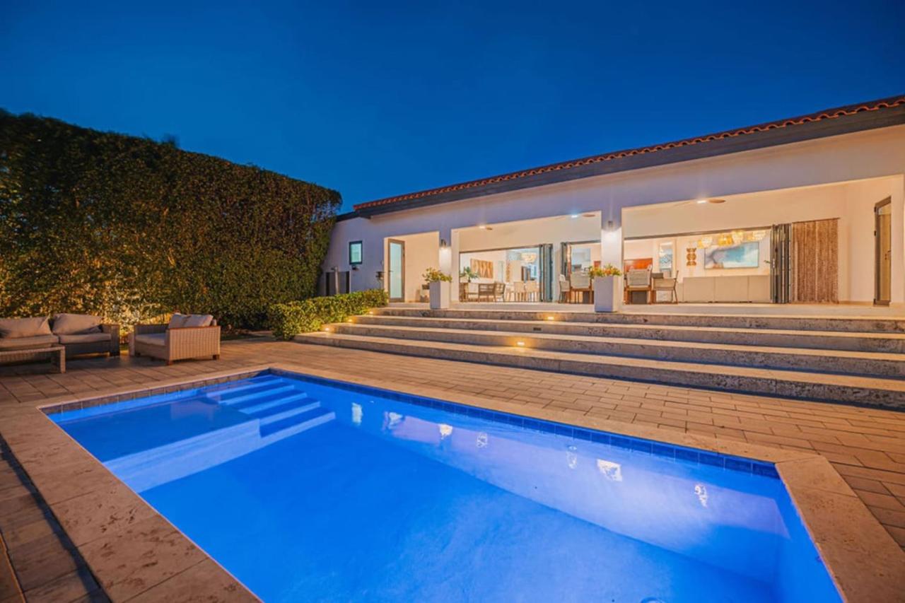 2-min to Beach, Spacious and Modern, brand new