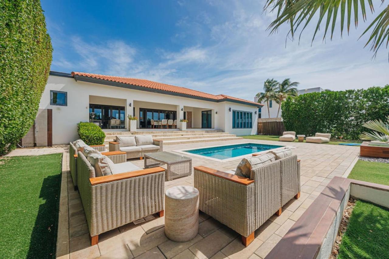 2-min to Beach, Spacious and Modern, brand new - 4