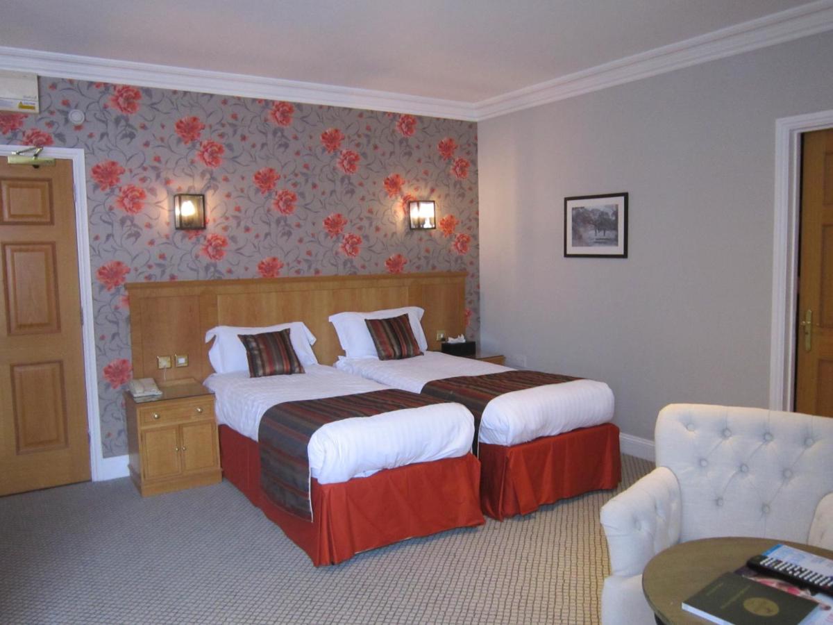 Club Twin Room