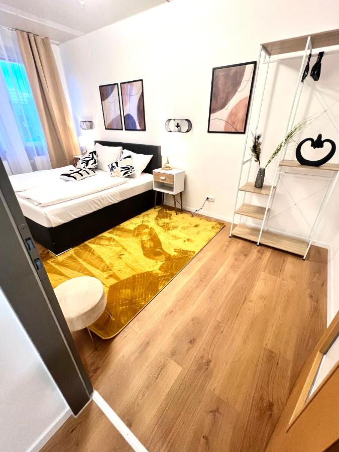 BIG New 7Rooms City Center APARTMENTS and Suites - 3