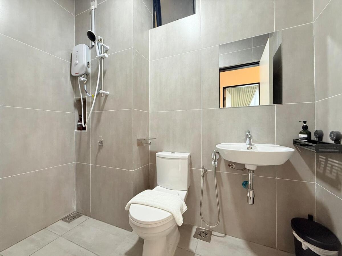 Ember Loft-Space Residency-KSL Mall-2BR-Projector-6 Pax - 2