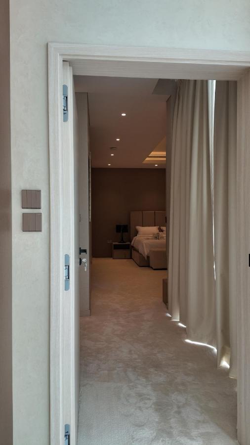 World Class 6 BDR Villa In Signature Palm - 3