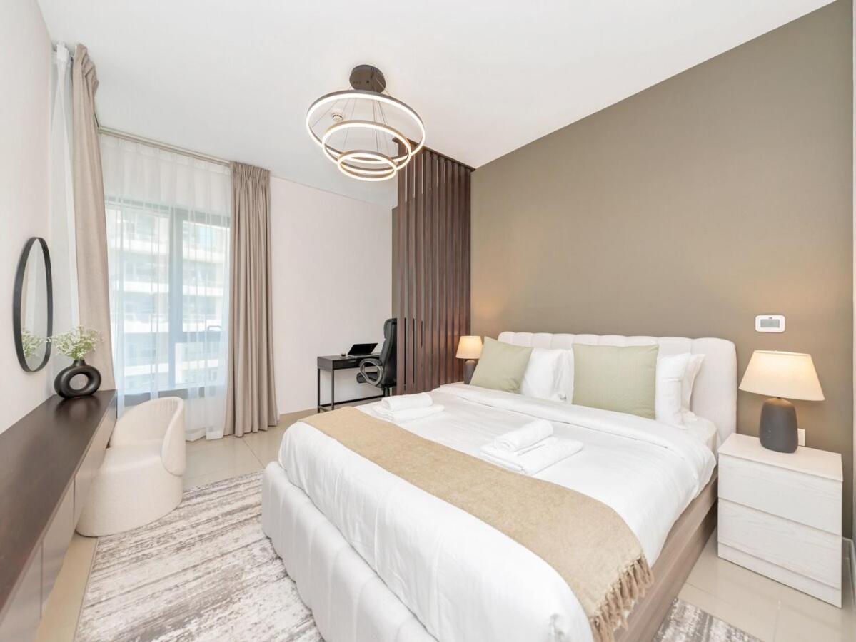 Royal Vista - Upscale 1BR with Workstation at 29 Boulevard Tower