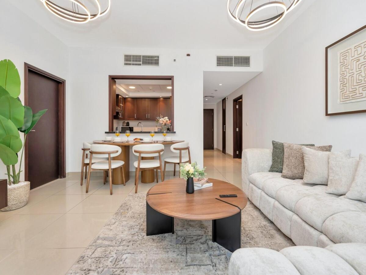 Royal Vista - Upscale 1BR with Workstation at 29 Boulevard Tower - 5