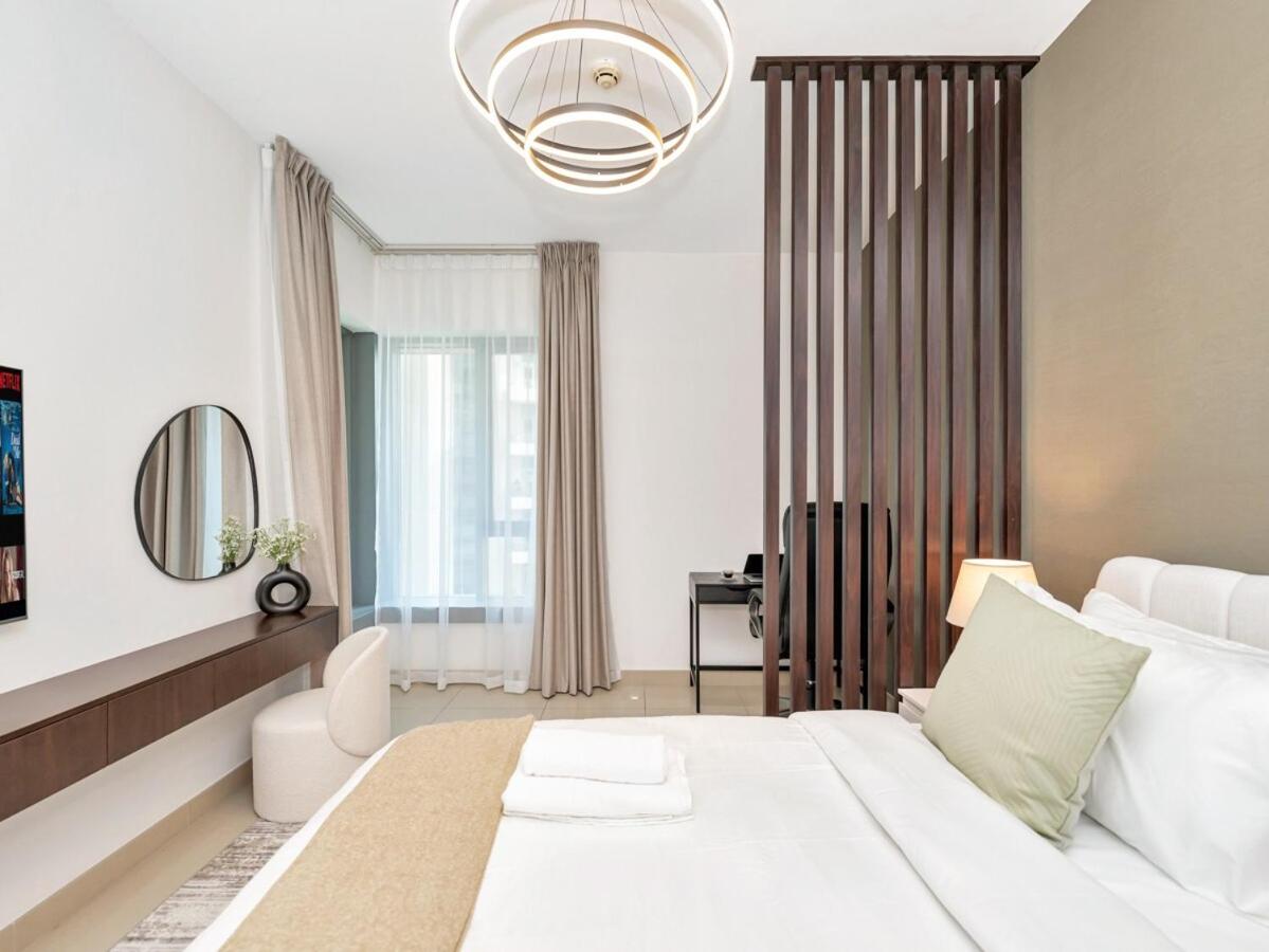 Royal Vista - Upscale 1BR with Workstation at 29 Boulevard Tower - 2