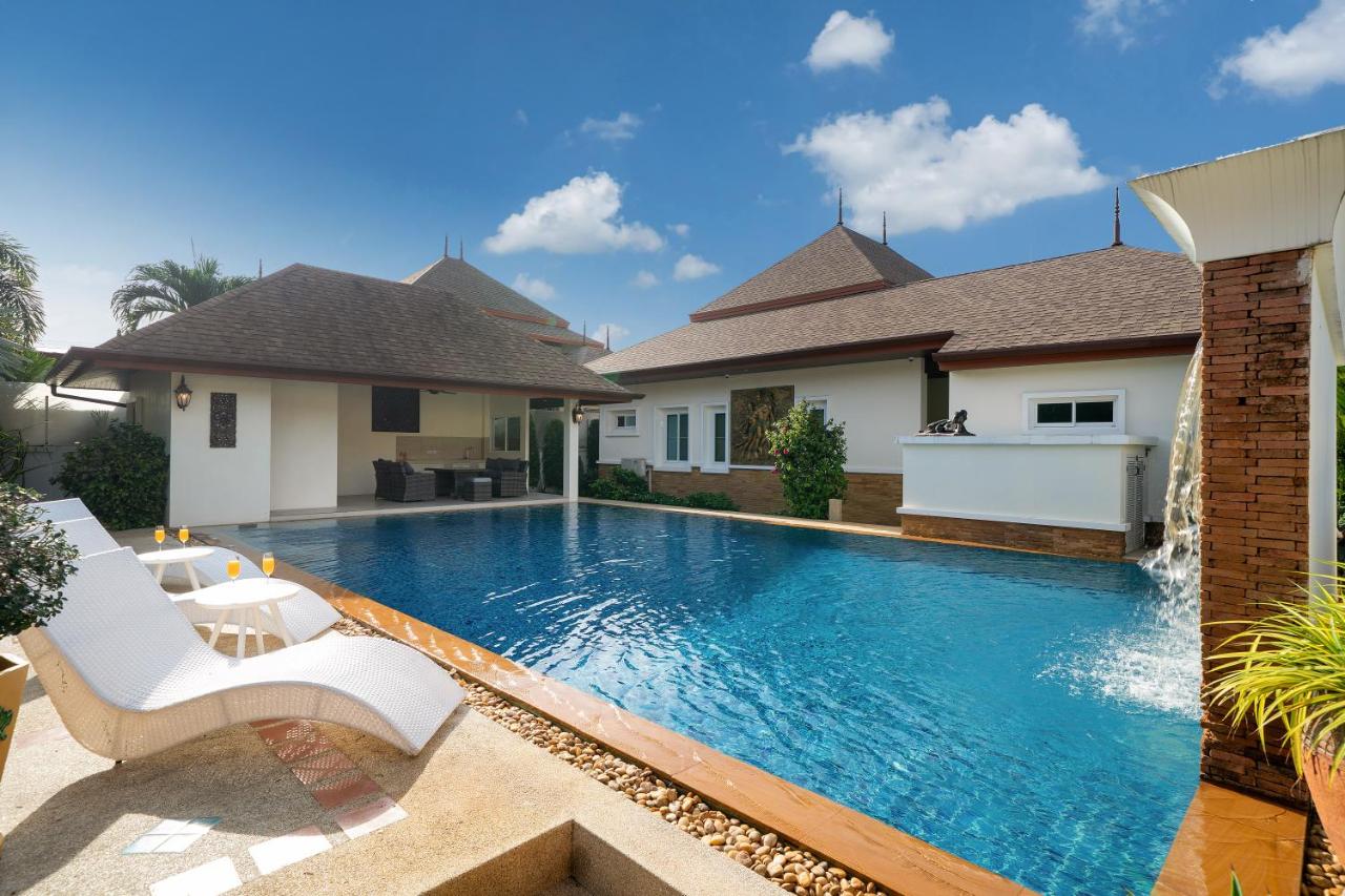 Villa with Huge Private Pool and Tropical Garden Just 10 Minutes Walk to Kamala Beach