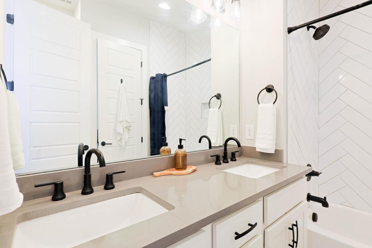 Luxury Stay Near Downtown with Speakeasy and Games - 5