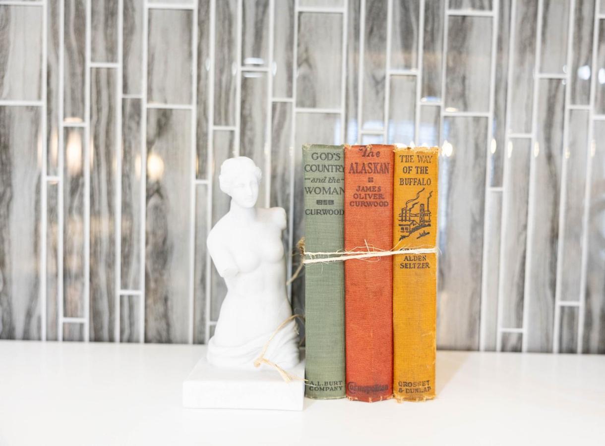 Luxury Stay Near Downtown with Speakeasy and Games - 2