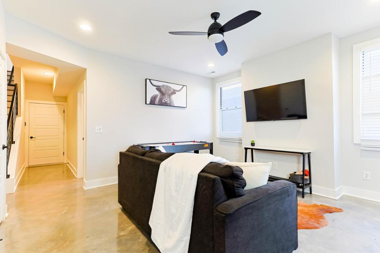 Luxury Stay Near Downtown with Speakeasy and Games - 4