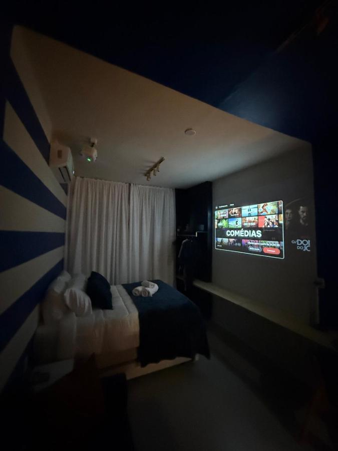 Copacabana Beachfront Cinema Design Apartment - 3