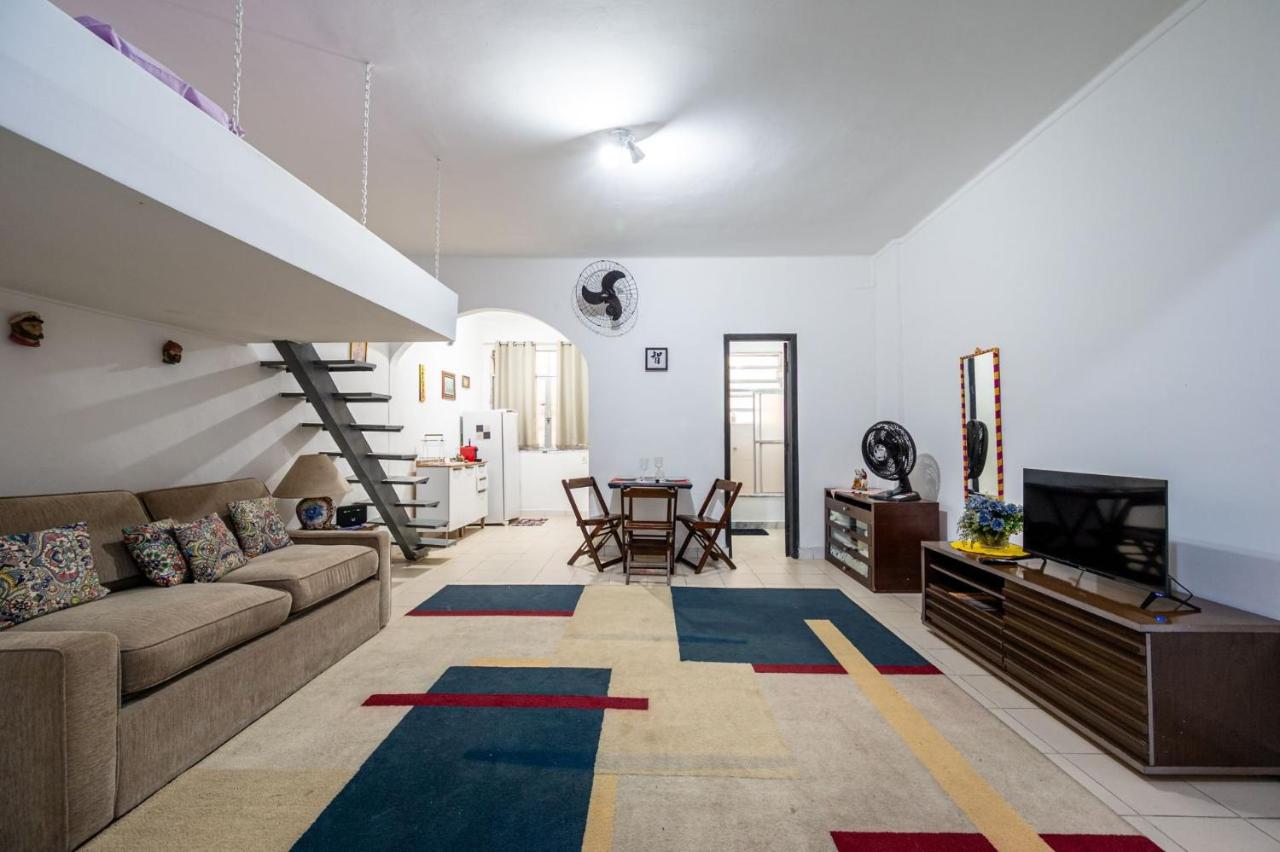 Vacation apartment one block from Leme Beach