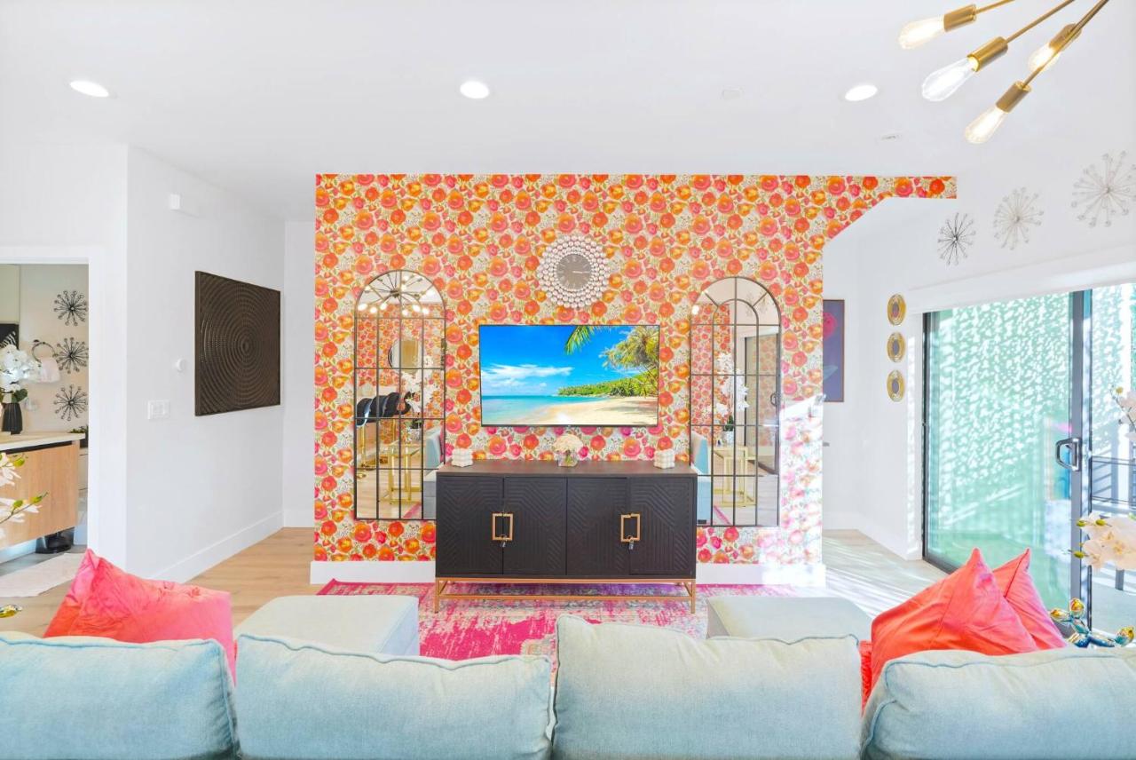 K - Bright and Spacious 3BR Getaway - 15 min to Universal -Balcony, Grill and Parking - Sleeps 13 - 5