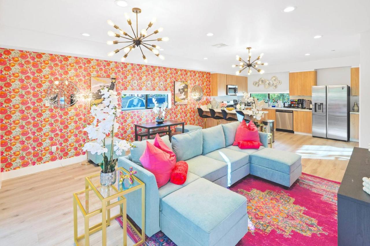 K - Bright and Spacious 3BR Getaway - 15 min to Universal -Balcony, Grill and Parking - Sleeps 13