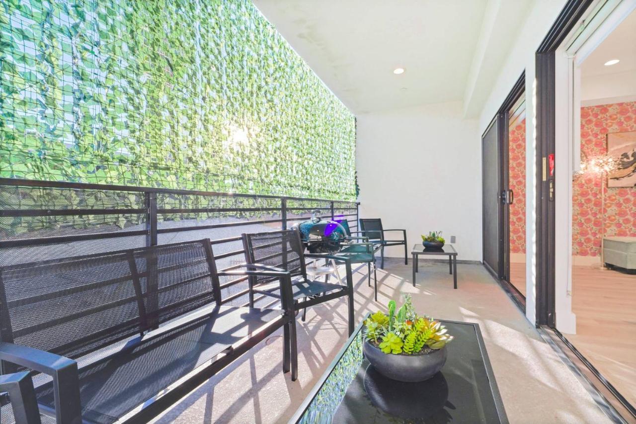 K - Bright and Spacious 3BR Getaway - 15 min to Universal -Balcony, Grill and Parking - Sleeps 13 - 3