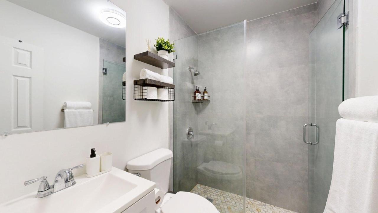 MIA Home Near Brickell Beach Airport Theater Room - 3