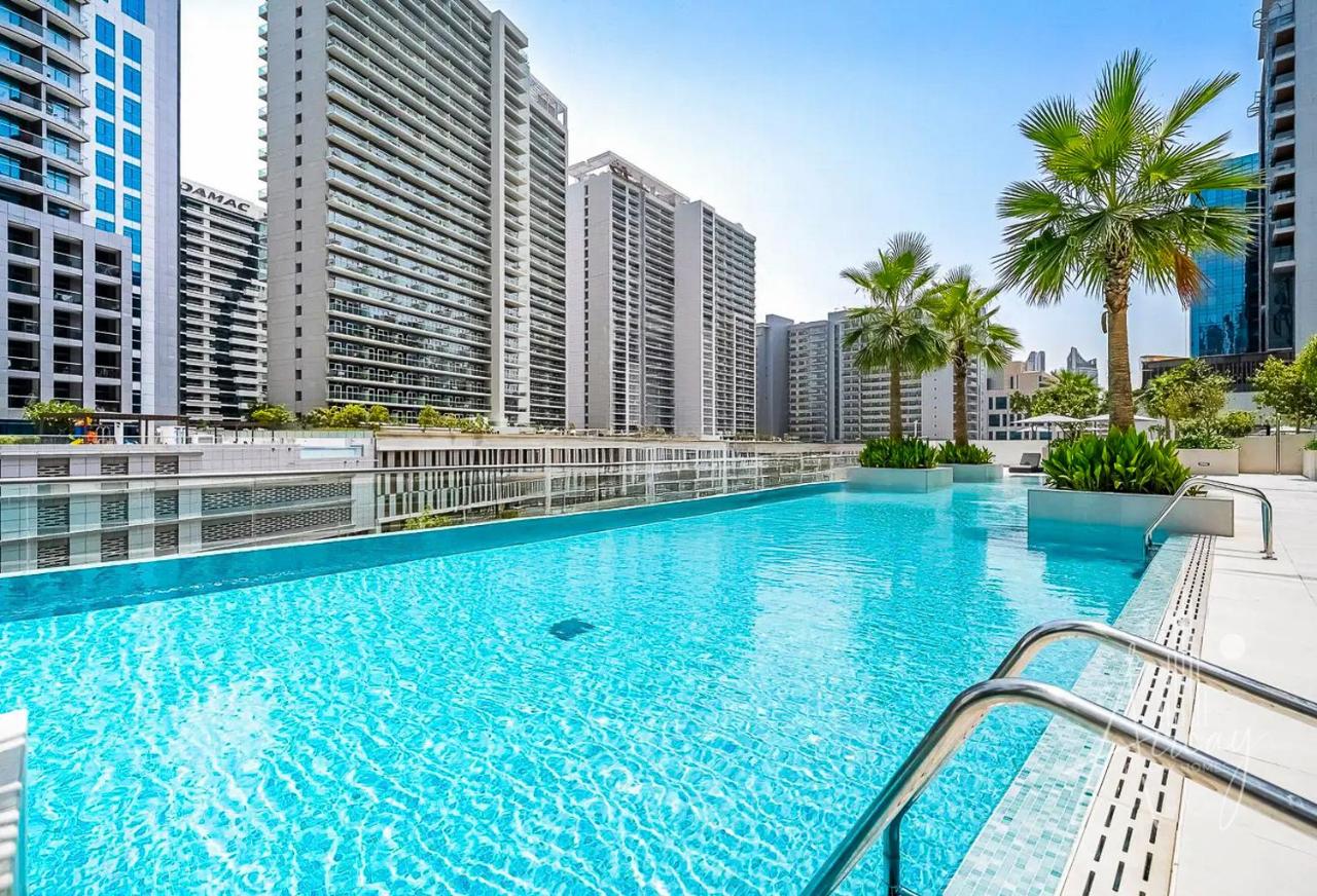 Luxurious Flat 3 Min to Burj Khalifa Sleeps 3 - 4