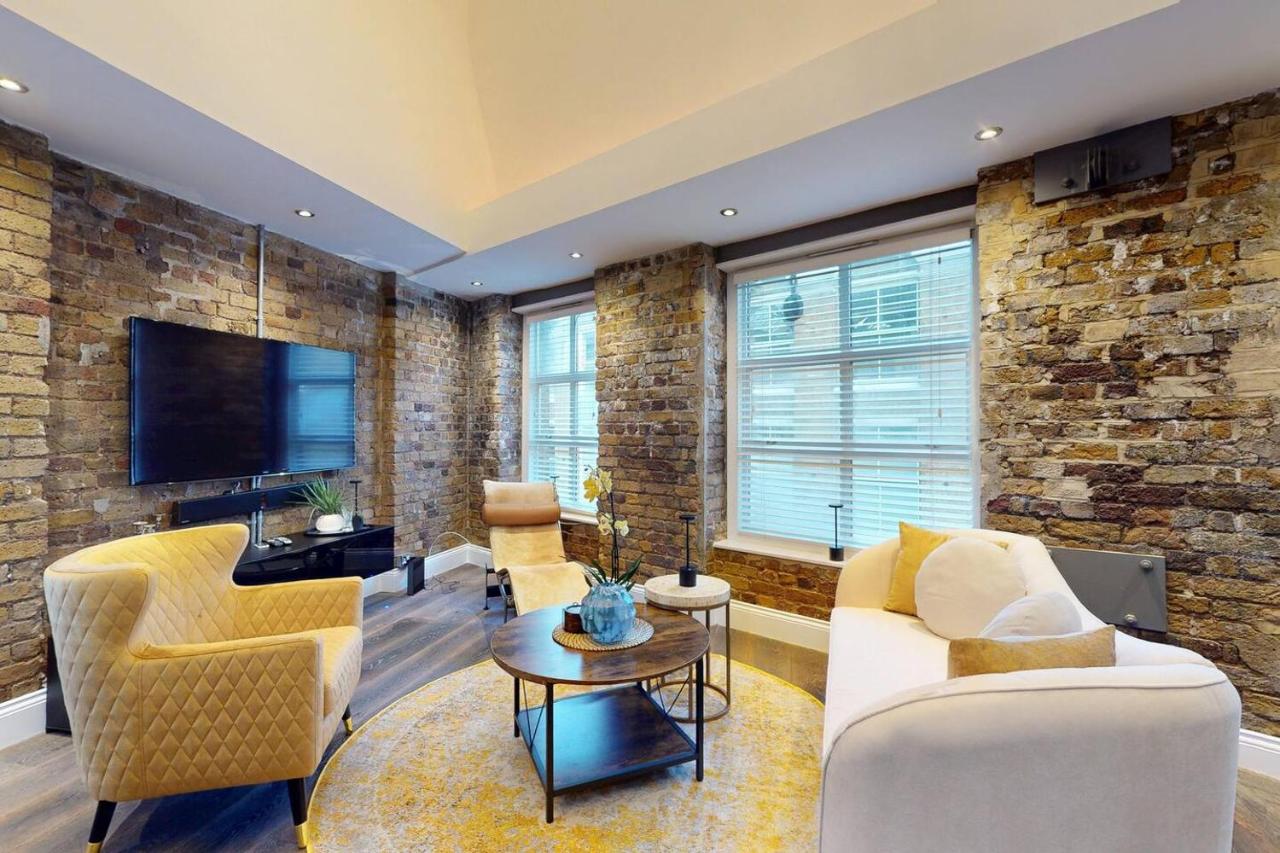 Stylish Penthouse with City Views and Aircon - Pass the Keys