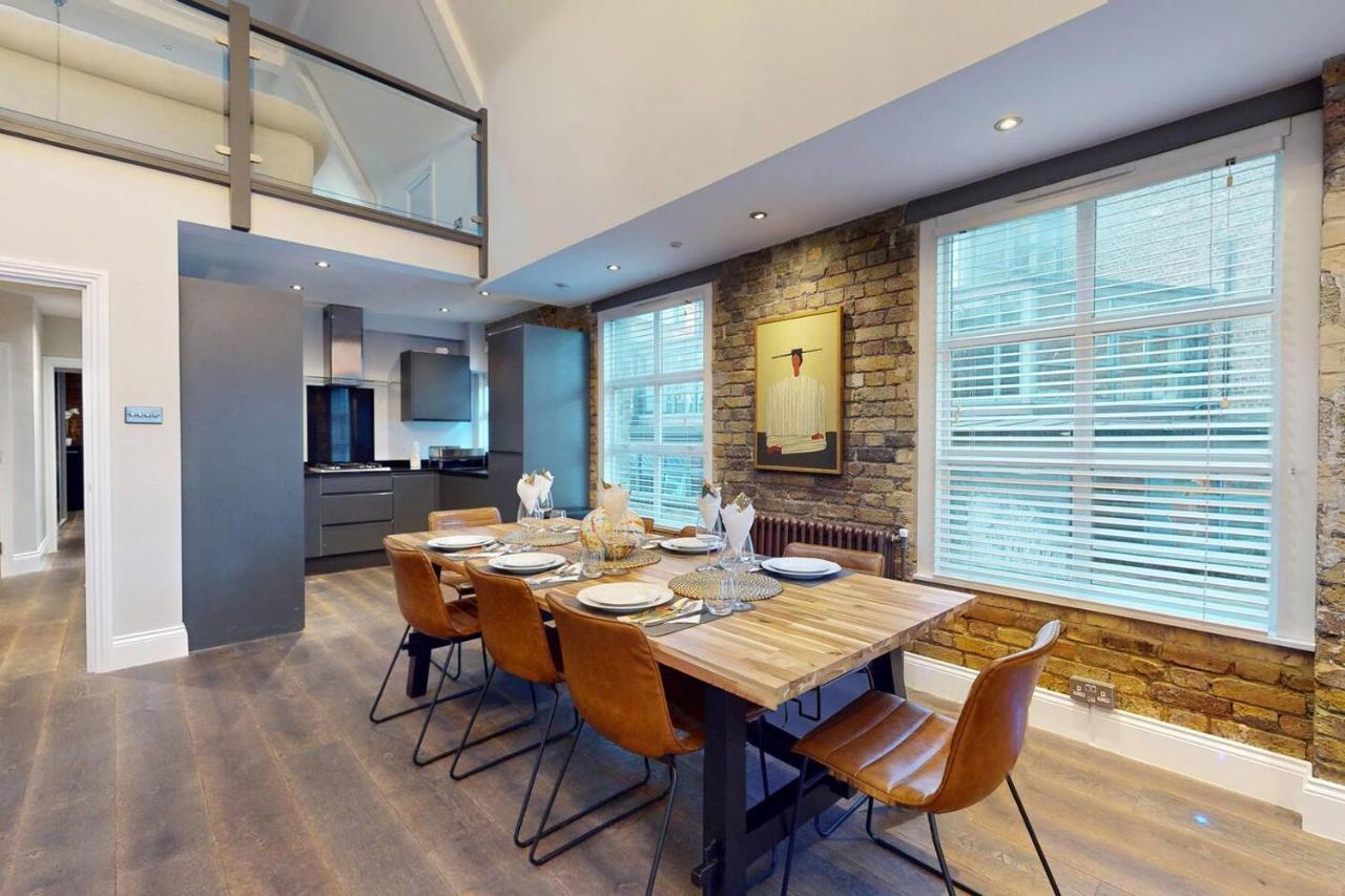 Stylish Penthouse with City Views and Aircon - Pass the Keys - 4