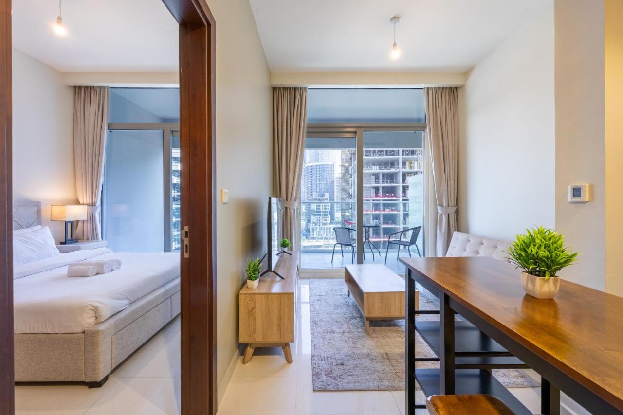Vacationer Holiday Homes I Cosy 1 Bedroom l Private Balcony with City Views l Business Bay - 2