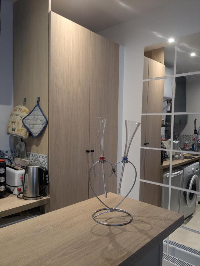 Cosy renovated little nest in historic MONTMARTRE - 4