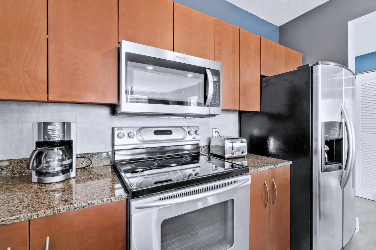 Penthouse w Water Views & 2 Free Parking Spaces - 4