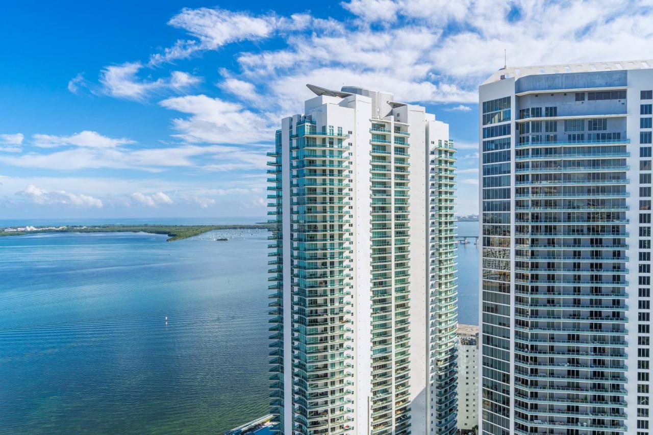 Penthouse w Water Views & 2 Free Parking Spaces