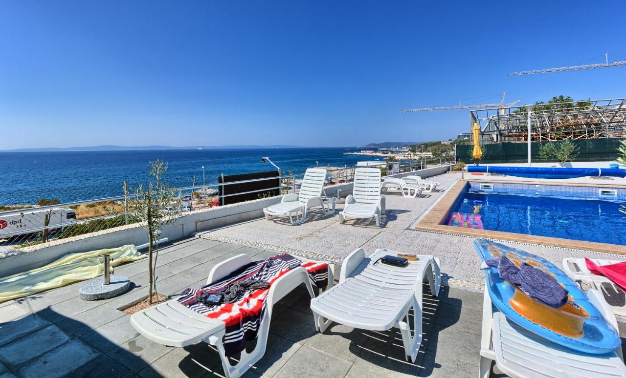 Heated swimming pool: Seaside Apartments