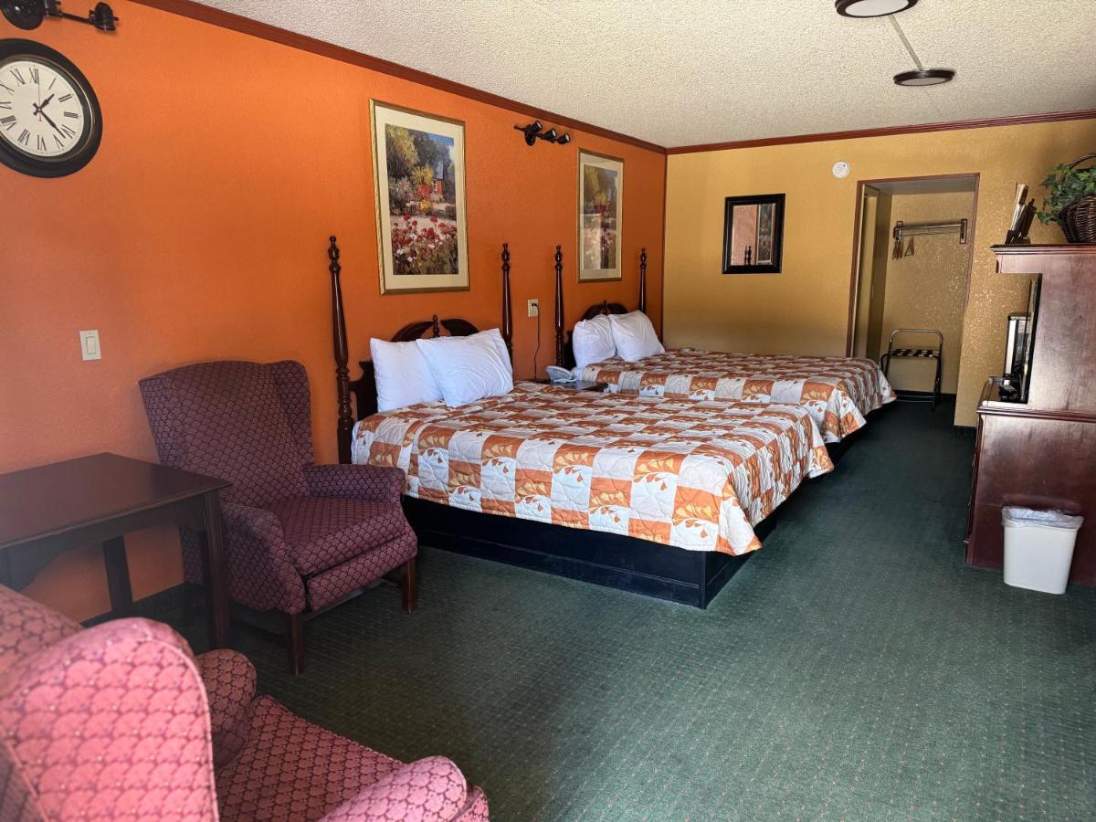 The KC Motel Show Low — photo 2