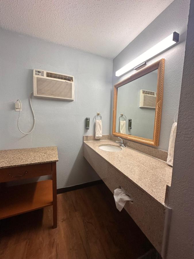 Executive Inn — photo 22