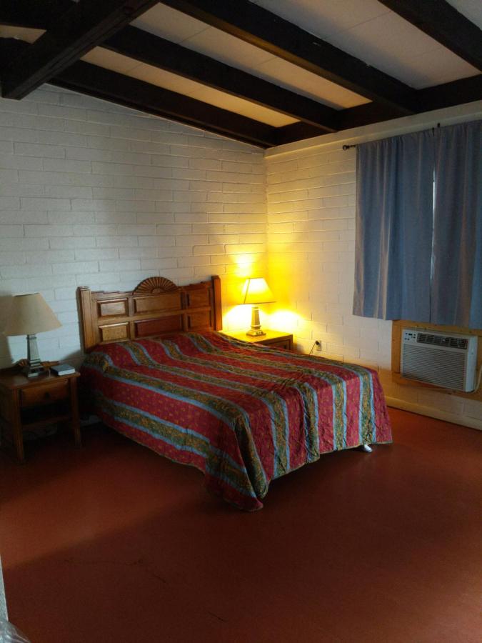 Sierra Vista Motel — photo 2
