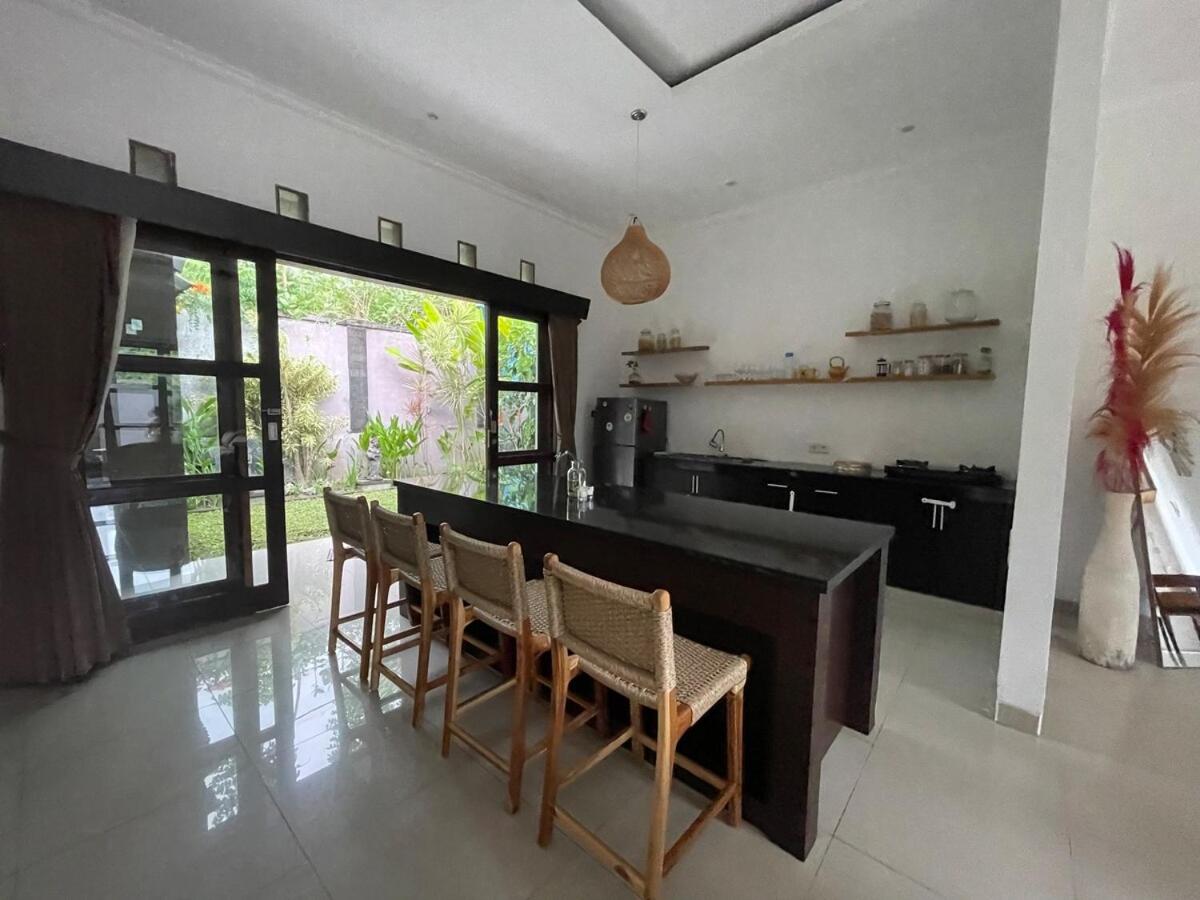 Spacious House with Private Pool and Garden - 5