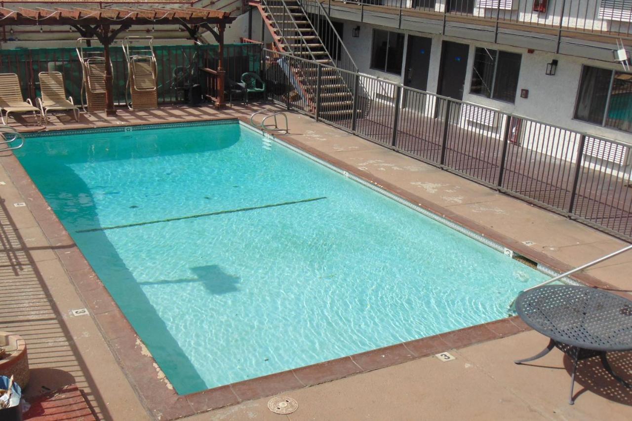 Park Avenue Inn Victorville — photo 19