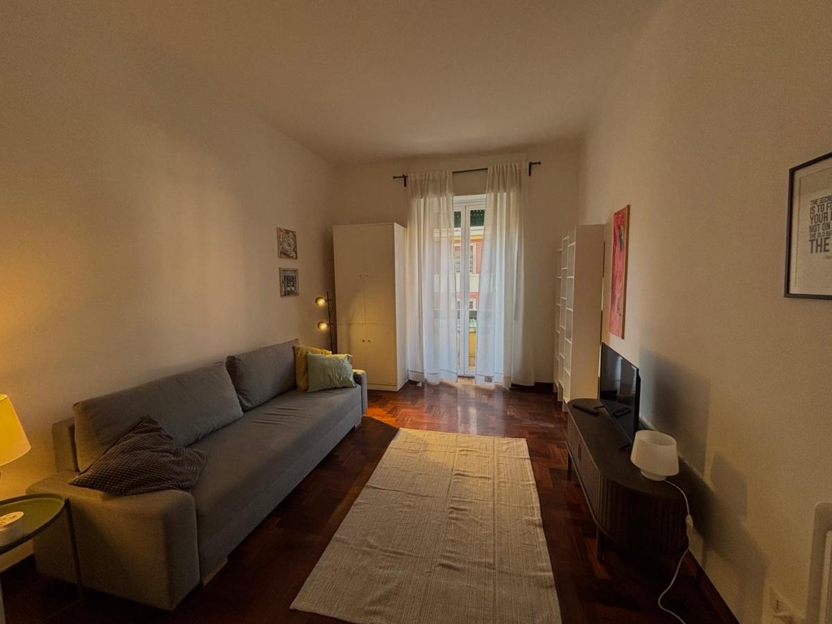 Lola Flat Roma