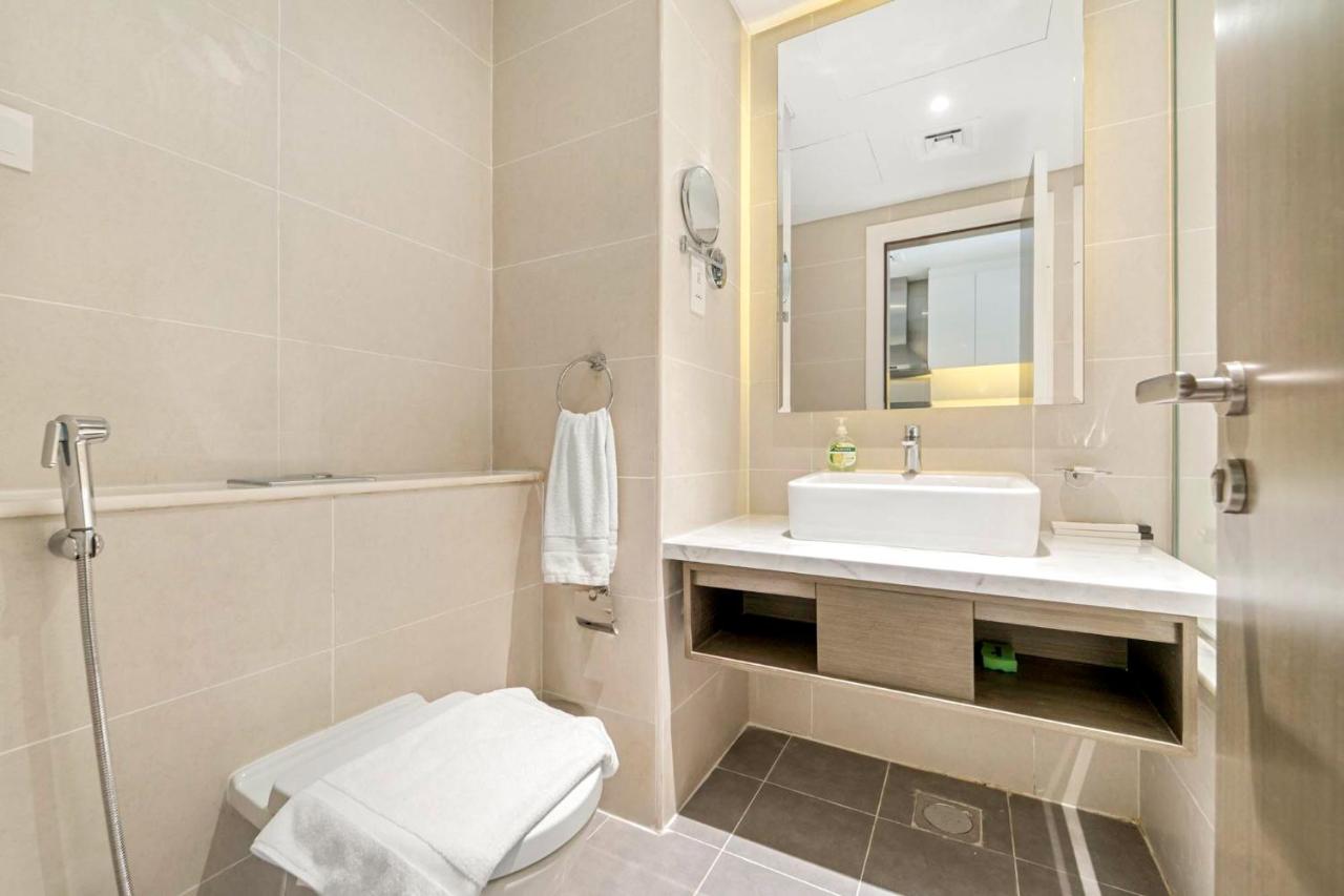 ALiving Elegant Studio with Balcony I Canal View I DAMAC Maison Prive- 706B - 3